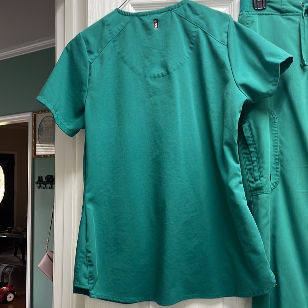 Greys Anatomy scrub set - Picture 5 of 11